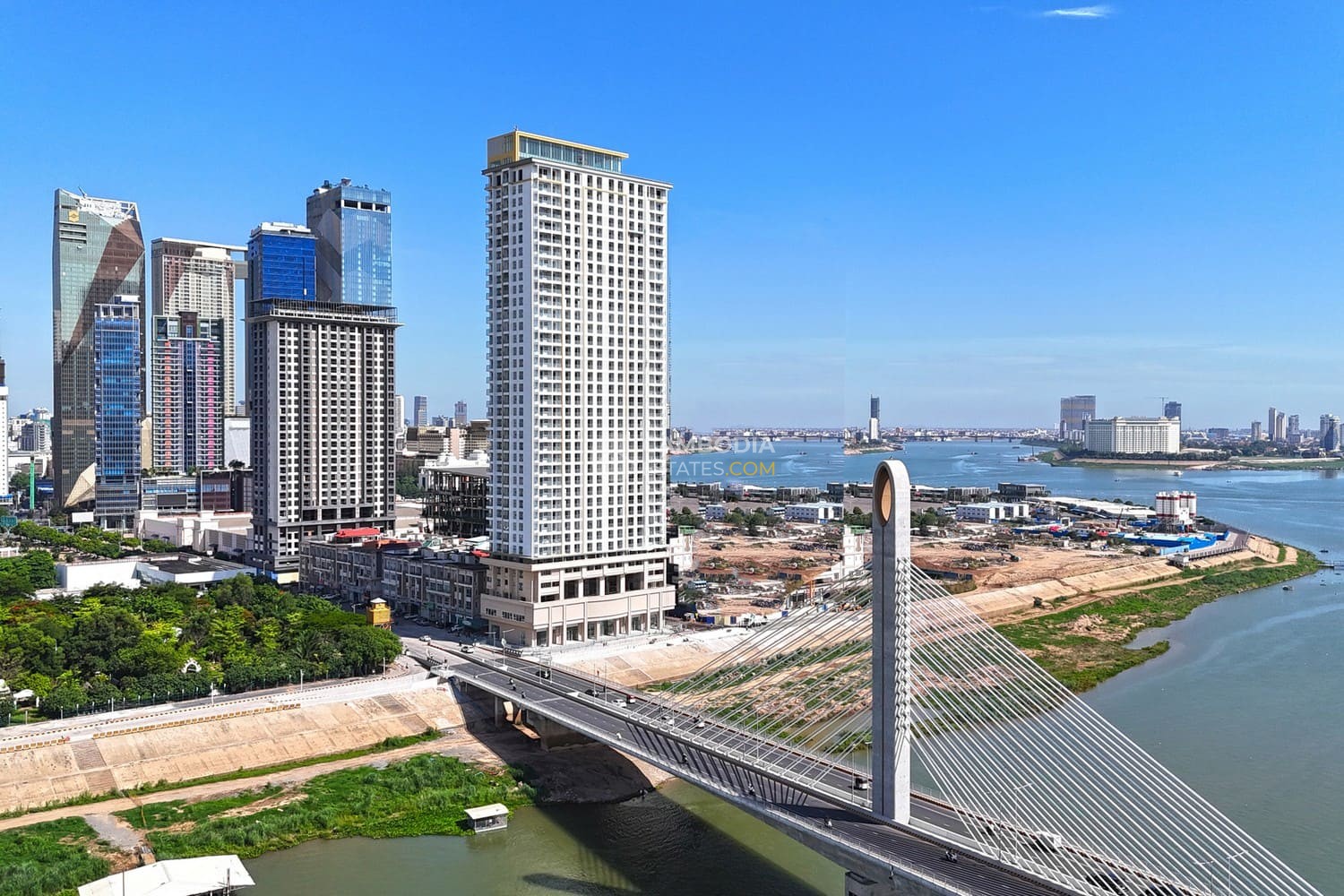 Diamond Bay Garden – Where Waterfront Luxury Meets Urban Sophistication